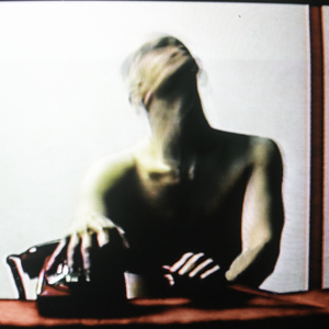 寡妇在遗照前猛肉狂翻
